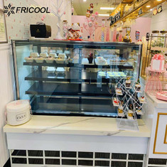 exemplo refrigerado de vidro da padaria do armário de exposição do bolo 220V para a pastelaria 22,7 CU.FT